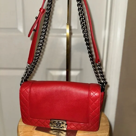 CHANEL Red Quilted Crossbody Bag with Chain Strap - Picture 16 of 16